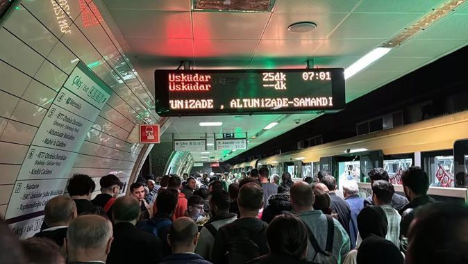24 Nisan M5 Üsküdar-Samandıra metro hattında yolcusuz iki trenin teması sonucu yaşanan arıza henüz düzelmedi