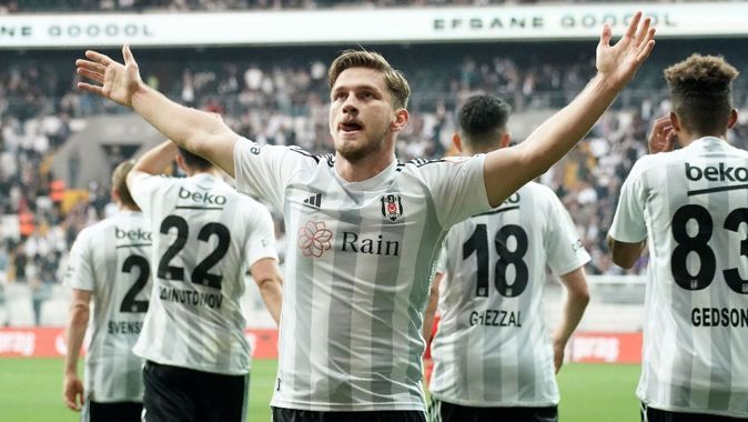 Beşiktaş&#039;ın en güçlü silahı sahalara dönüyor! Semih Kılıçsoy Kadıköy&#039;de oynayabilecek