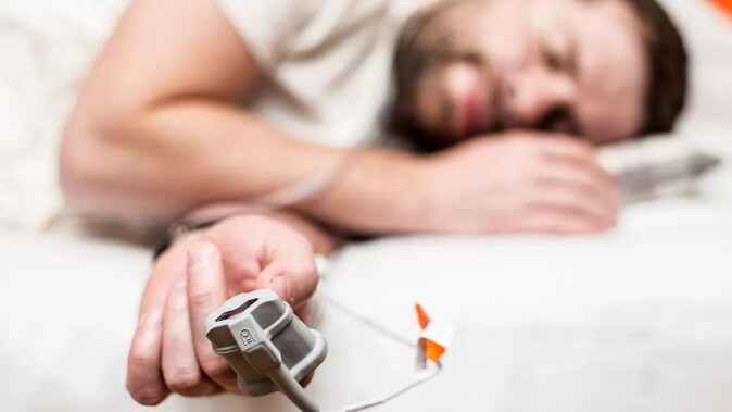 Dünyada en yaygın kullanılan uyku apne tedavisi “Kesintisiz Pozitif Nazal Basınç (CPAP)” tedavisidir