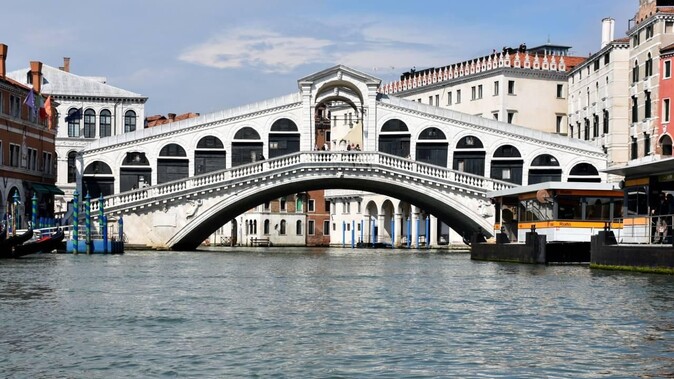 Venedik&#039;e günübirlik gelen turistlerden 5 euro giriş ücreti alınmaya başlandı