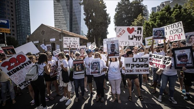 Netanyahu için çember daralıyor! İsrailli esirlerin yakınlarından Tel Aviv&#039;de protesto