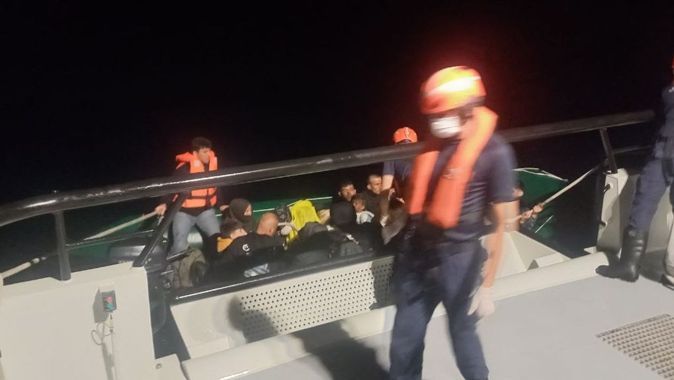 İzmir açıklarında 14&#039;ü çocuk 29 göçmen yakalandı