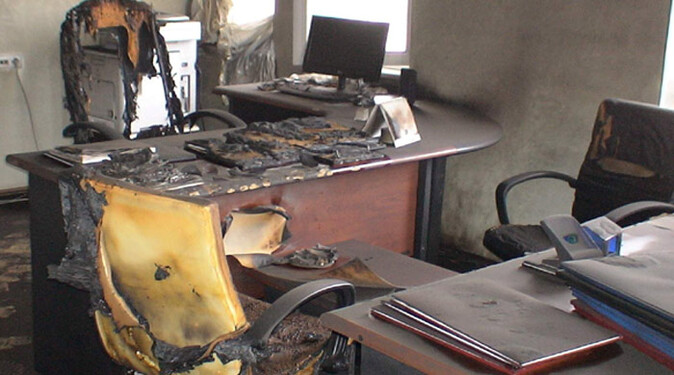 PKK yandaşları Van&#039;da okul yaktı