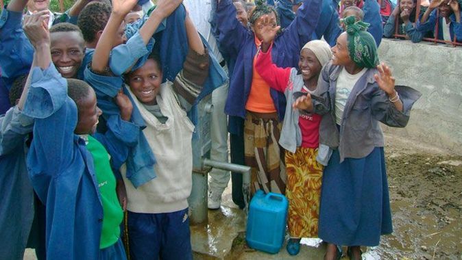 Bir milyon Afrikalıya içme suyu 