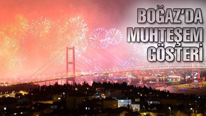 İstanbul Boğazı&#039;nda muhteşem gösteri