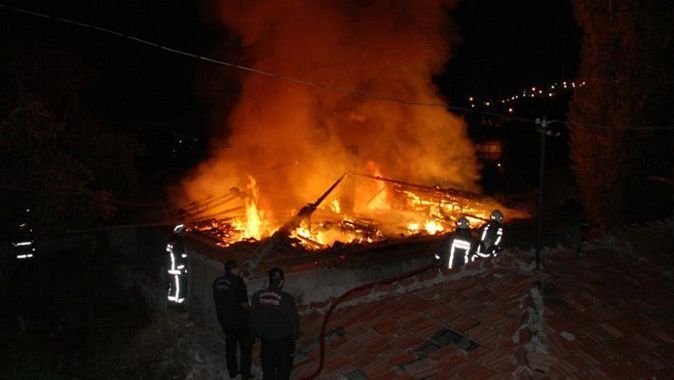 14 kişinin yaşadığı gecekonduda yangın
