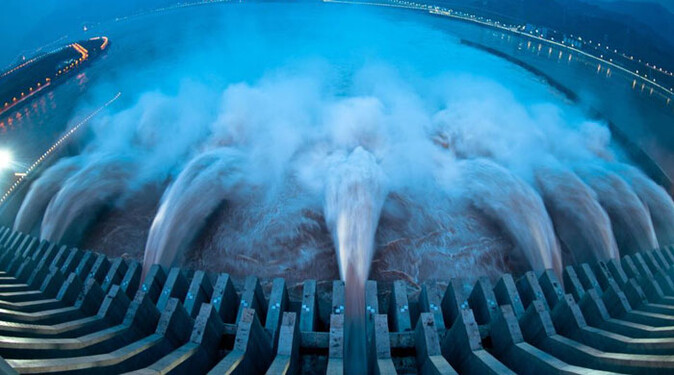 Çin&#039;de dev Üç Geçit Barajı açıldı