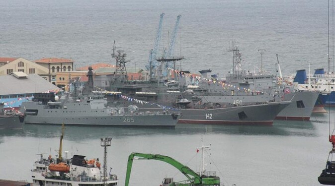 Savaş gemileri Trabzon Limanı&#039;nda