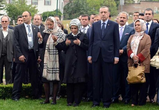 Erdoğan&#039;dan İzzetbegoviç&#039;e Fatiha