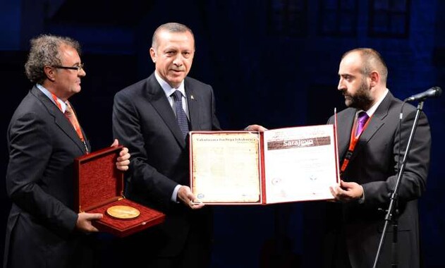 Erdoğan&#039;a Saray Bosna&#039;da ödül