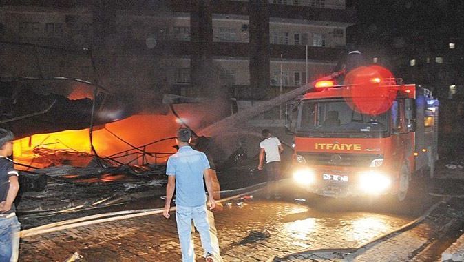 PKK&#039;lılar Şırnak&#039;ta 175 iş yerini yaktı