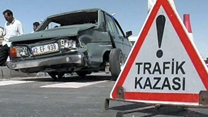 Elazığ&#039;da iki otomobil çarpıştı, 4 yaralı