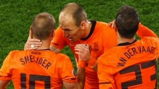Sneijder Türkiye karşısında forma giyecek mi