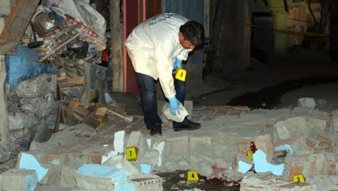 Kerpiç evin duvarı çöktü, 2 çocuk öldü