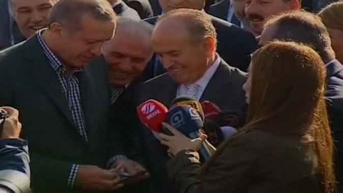 Başbakan Erdoğan&#039;dan TGRT muhabirine bayram harçlığı