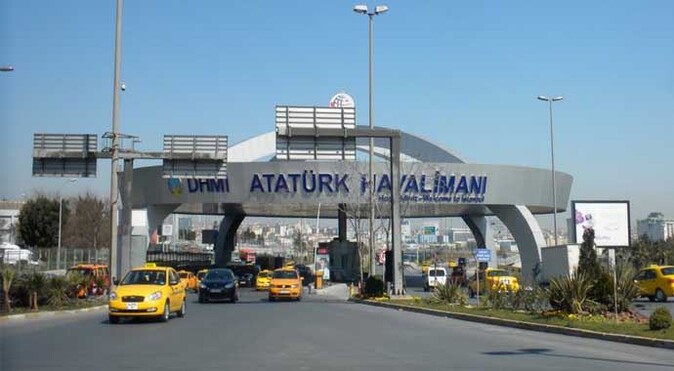 Atatürk Havalimanı&#039;nda otopark sorunu yaşanıyor
