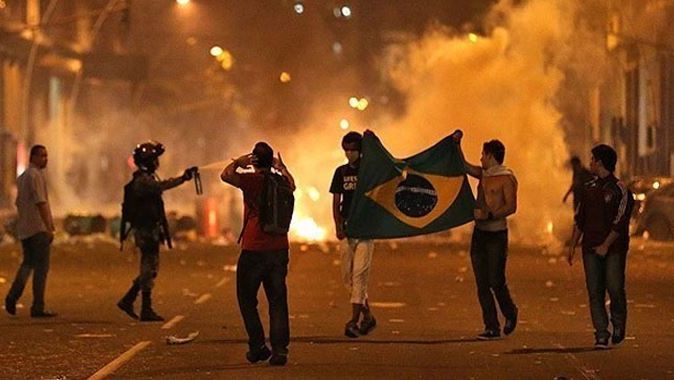 Brezilya&#039;da 200&#039;den fazla gösterici gözaltına alındı