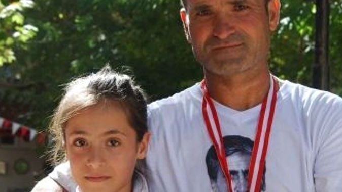Sigaradan kurtulan baba ile kızı 21 kilometre koştu