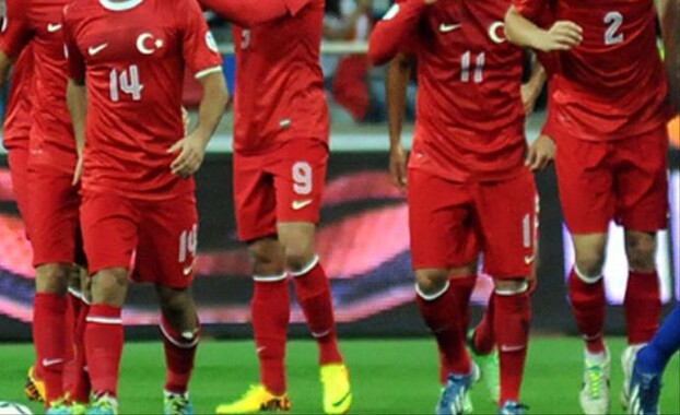 Galatasaray&#039;ı reddeden milli futbolcu