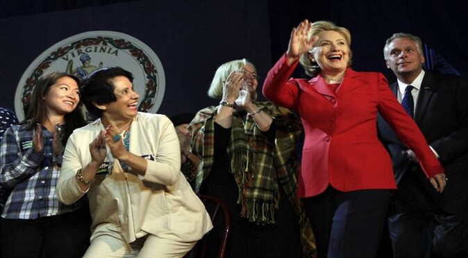 Hillary Clinton&#039;dan siyasete geri dönüş sinyali