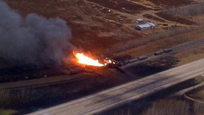 Kanada&#039;daki tren kazasında çıkan yangın hala devam ediyor