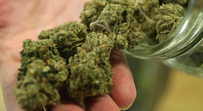 Uruguay vatandaşına marihuana satacak