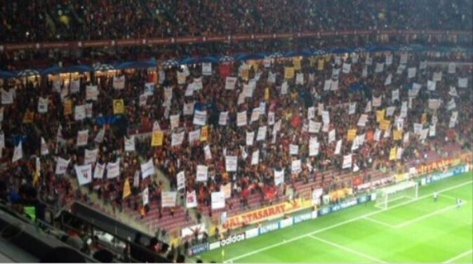 Galatasaray taraftarından tribün şov