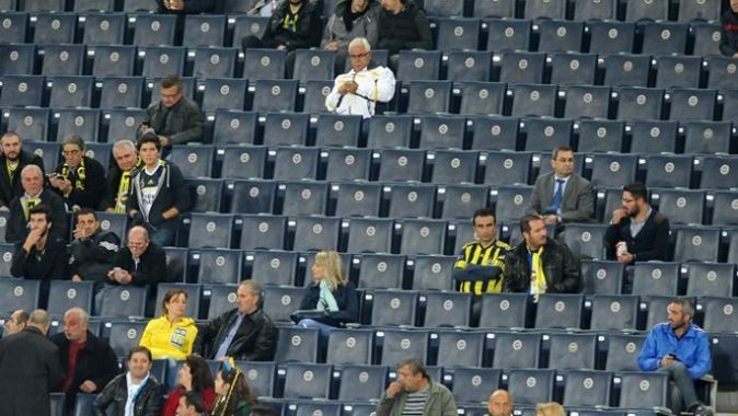 Fenerbahçe taraftarları basket maçına gitti, Saraçoğlu boş kaldı