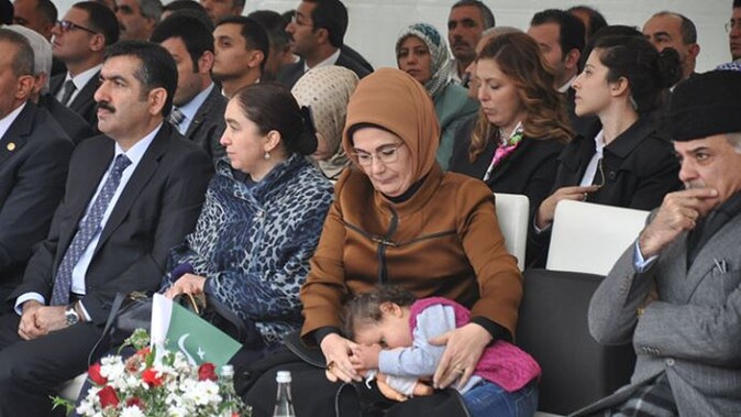 Emine Erdoğan&#039;ın çocuk sevgisi