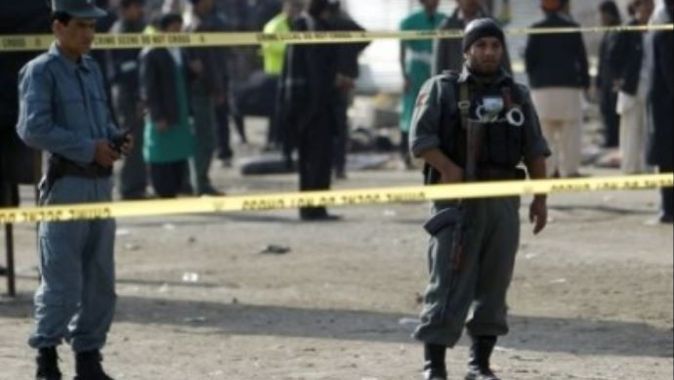 Afganistan&#039;da polis karakoluna saldırı, 6 ölü