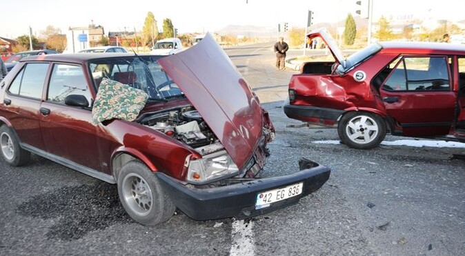 Konya&#039;da düğün konvoyuda kaza, 7 yaralı