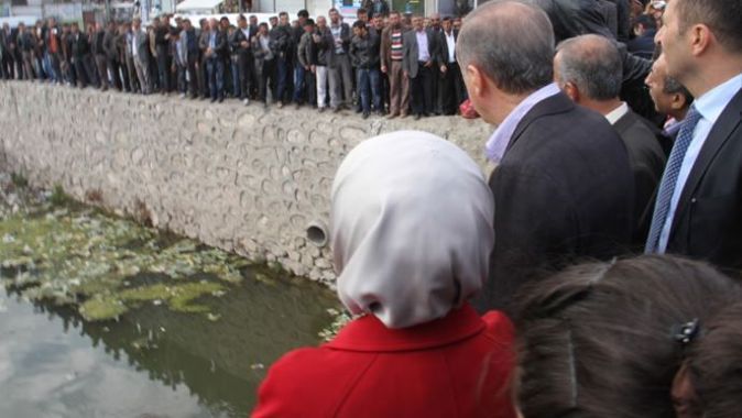 Başbakan Erdoğan, çöple dolu dere için belediyeye tepki gösterdi