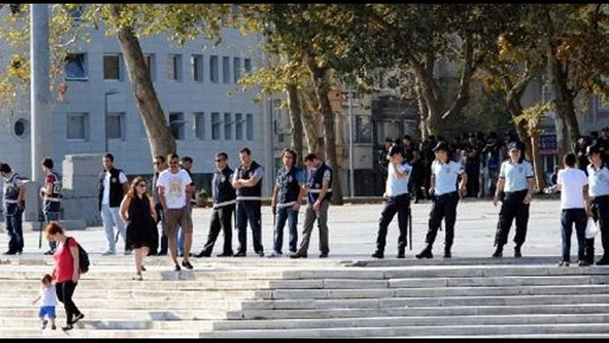 Polis Gezi parkında alarma geçti