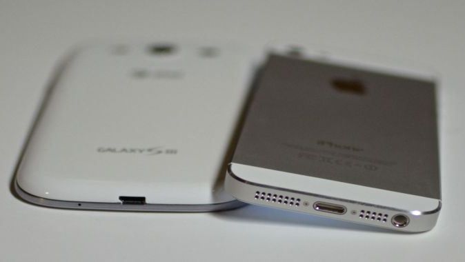 iPhone 5S ve 5C&#039;nin ekranı Galaxy S3&#039;ten kötü 