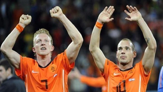 Kuyt ve Sneijder&#039;e milli davet