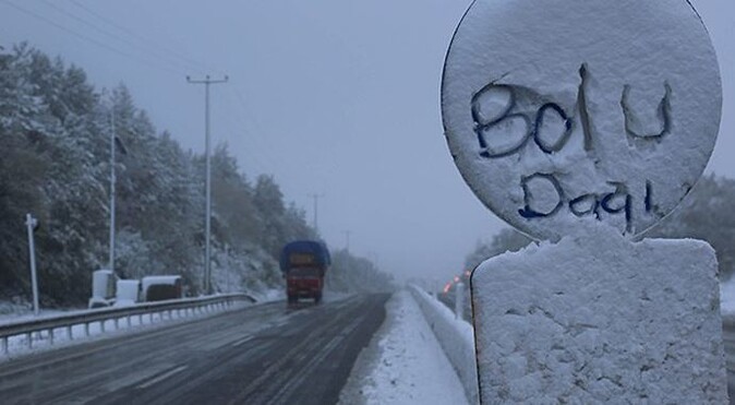 Bolu Dağı ulaşımına kar engelli
