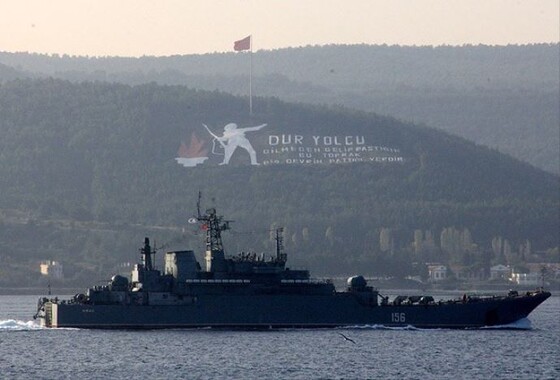 Rus gemileri Çanakkale Boğazı&#039;ndan geçti