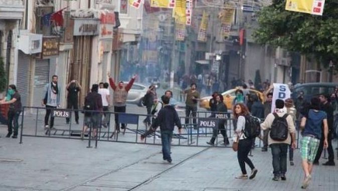 Taksim&#039;de eylem yapmak isteyen 4 kişi gözaltına alındı