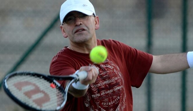 Mehmet Şimşek ve Veysel Eroğlu&#039;nun tenis keyfi