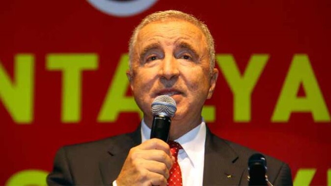 Galatasaray Başkanı Ünal Aysal Saracoğlu&#039;na gidecek mi