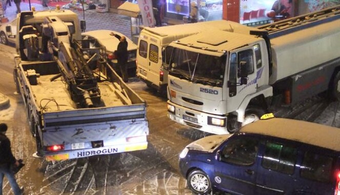 Samsun&#039;daki zincirleme kazada 4 araç yandı, 1 ölü