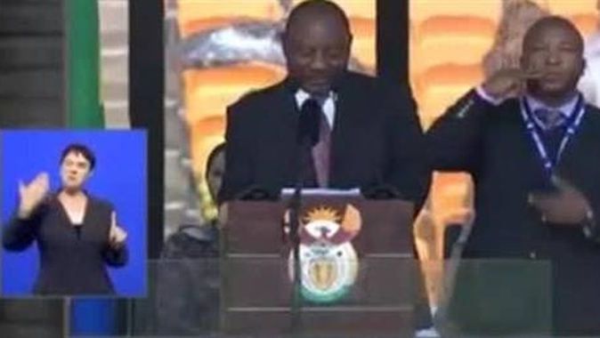 Mandela&#039;nın cenaze töreninde skandal