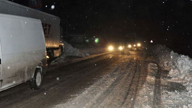 Kar nedeniyle Midyat&#039;ta mahsur kalan vatandaşlar kurtarıldı