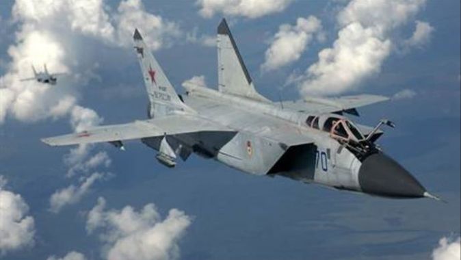 Rusya&#039;da askeri uçak düştü, pilotlar kurtuldu