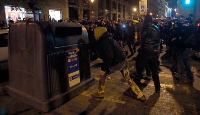 İspanya&#039;da protestoların ardından halk ile polis çatıştı