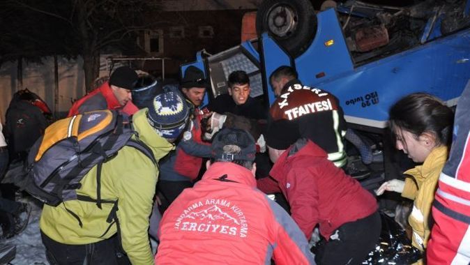Kayseri&#039;de katliam gibi kaza, 11 genç öldü