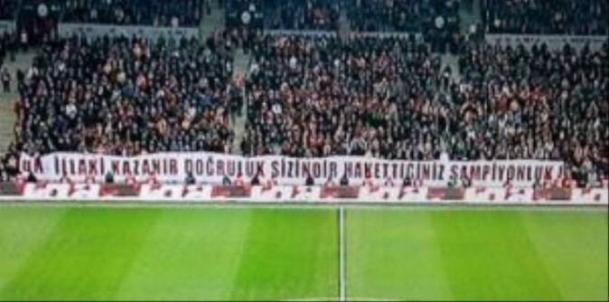 Galatasaray&#039;dan Trabzonspor&#039;a pankart