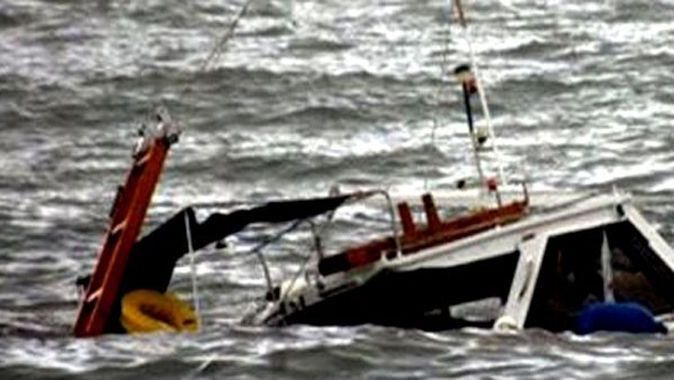 Ege&#039;de facia kaçakları taşıyan bot battı, 4 ölü 7 kayıp