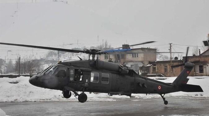 Askeri helikopter okul bahçesine acil iniş yaptı 