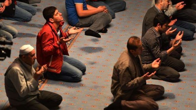 Regaib Kandili&#039;nde camiler doldu taştı 